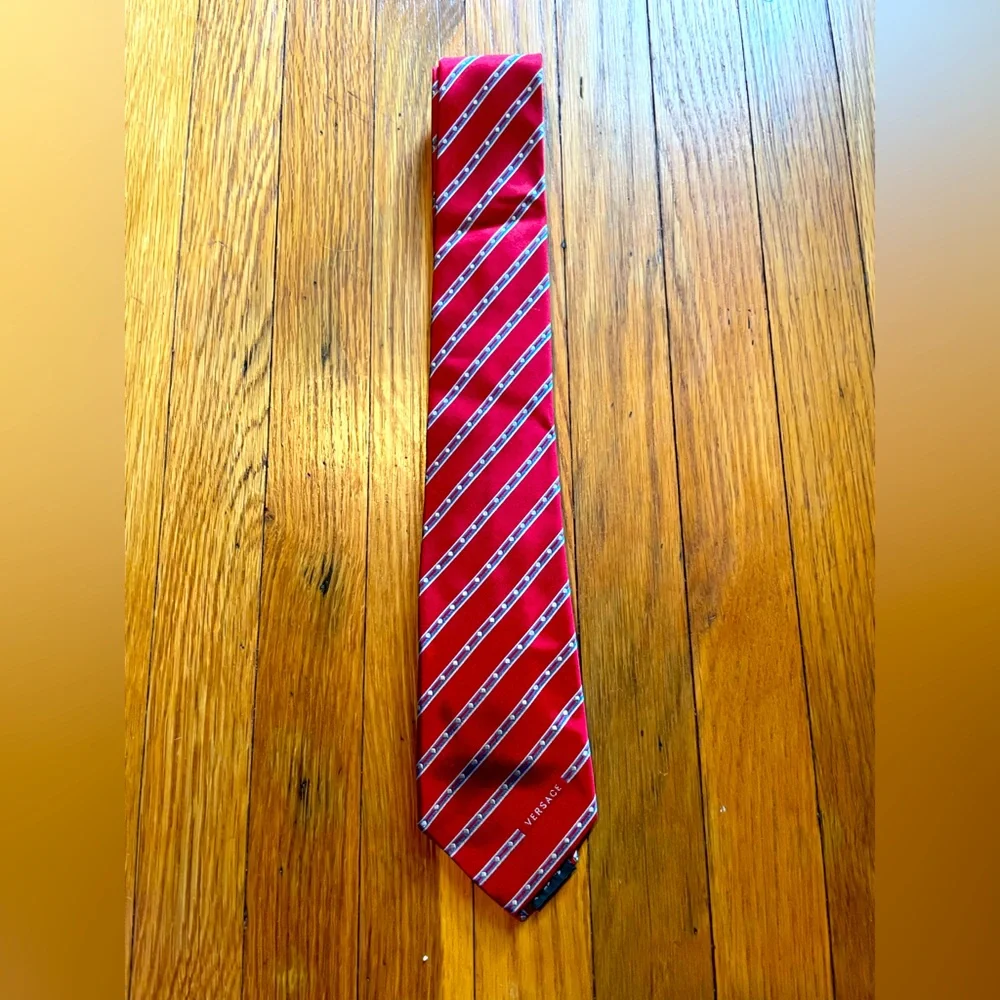 Versace Necktie Red 100% Silk - Picture 7 of 7